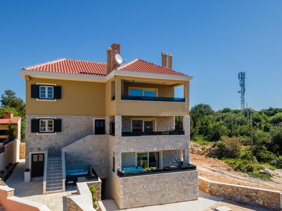 Teona Luxury With Jacuzzi And Terrace Sea View Apartmán *