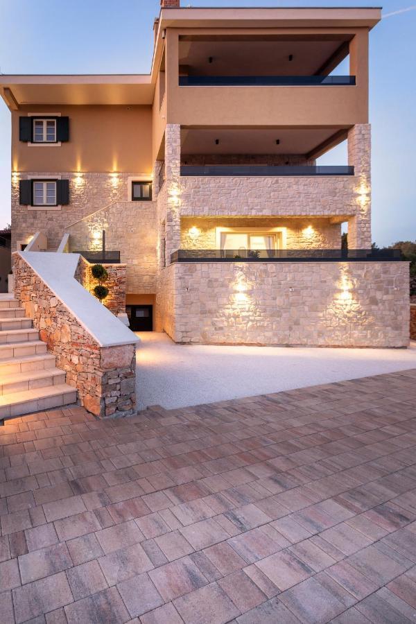 Teona Luxury With Jacuzzi And Terrace Sea View Apartmán *