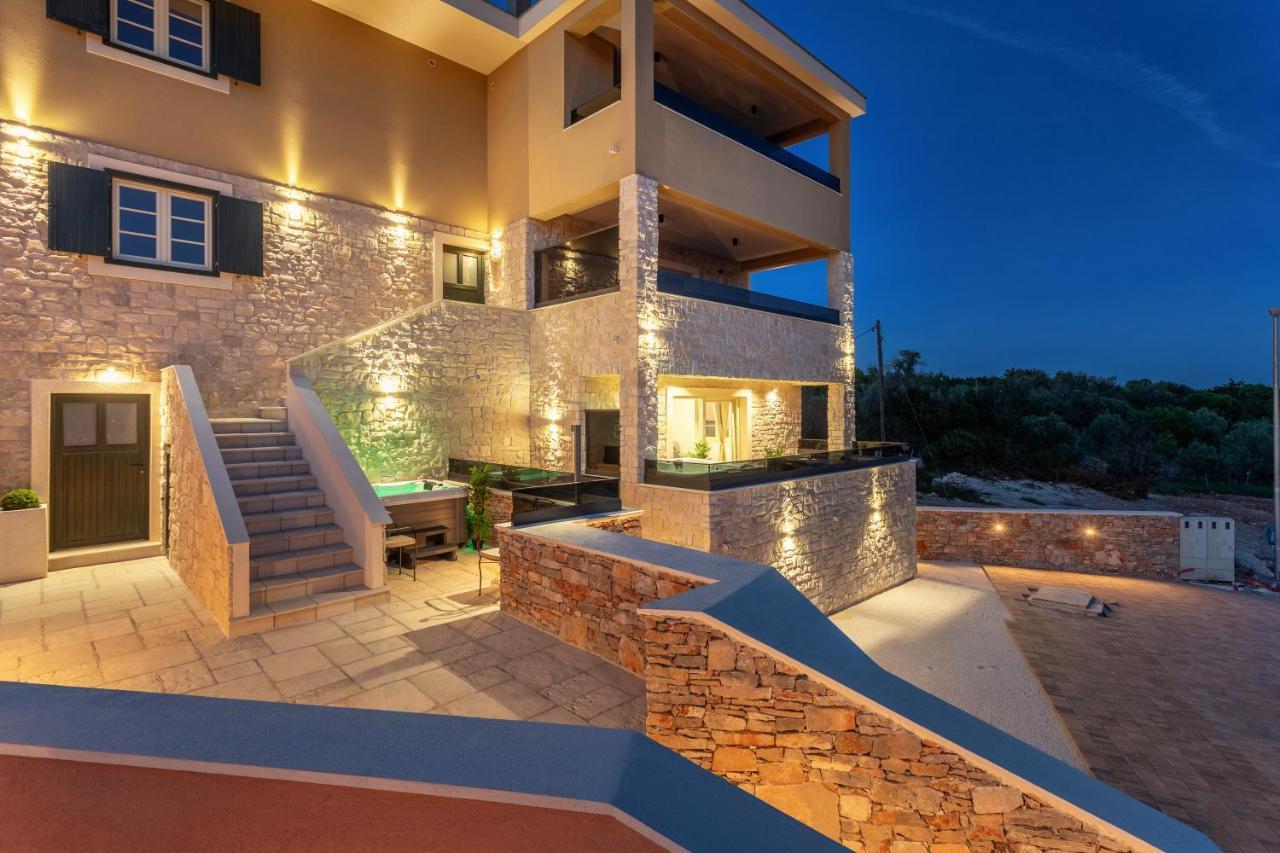 Teona Luxury With Jacuzzi And Terrace Sea View Apartmán