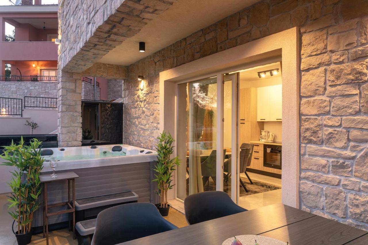 Appartement Teona Luxury With Jacuzzi And Terrace Sea View